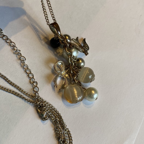 Beautiful baubles necklace pendant includes bird bow beads glass silver color - Picture 5 of 5